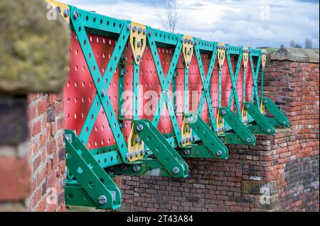 Nob End und die Meccano Bridge über den Manchester Bury Bolton Canal Stockfoto