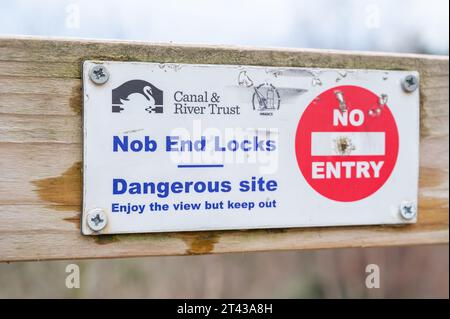 Nob End und die Meccano Bridge über den Manchester Bury Bolton Canal Stockfoto