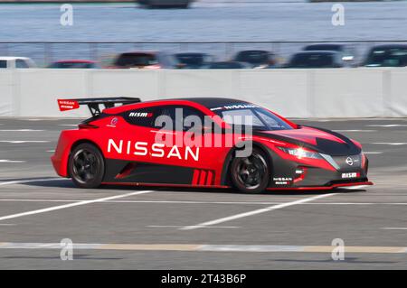 Nissan Leaf Nismo RC auf der Japan Mobility Show 2023 auf dem Messegelände Tokyo Big Sight. Tokio, 28.10.2023 *** Nissan Leaf Nismo RC auf der Japan Mobility Show 2023 im Tokyo Big Sight Messezentrum Tokio, 28 10 2023. Foto:XK.xNarax/xFuturexImagex Mobility Show 3053 Credit: Imago/Alamy Live News Stockfoto