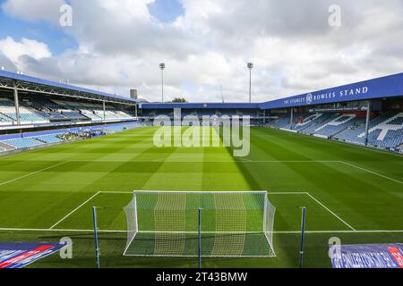 London, Großbritannien. Oktober 2023. Allgemeine Ansicht im Inneren des Stadions während des SKY Bet EFL Championship Matches der Queens Park Rangers gegen Leicester City im MATRADE Loftus Road Stadium, London, Großbritannien am 28. Oktober 2023 Credit: Every Second Media/Alamy Live News Stockfoto