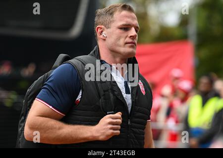 Tom Burgess of England kommt vor dem Rugby League International Match England gegen Tonga im John Smith's Stadium, Huddersfield, Großbritannien, am 28. Oktober 2023 (Foto: Craig Thomas/News Images) in, am 28. Oktober 2023. (Foto: Craig Thomas/News Images/SIPA USA) Credit: SIPA USA/Alamy Live News Stockfoto