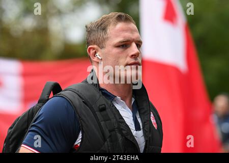 Tom Burgess of England kommt vor dem Rugby League International Match England gegen Tonga im John Smith's Stadium, Huddersfield, Großbritannien, am 28. Oktober 2023 (Foto: Craig Thomas/News Images) in, am 28. Oktober 2023. (Foto: Craig Thomas/News Images/SIPA USA) Credit: SIPA USA/Alamy Live News Stockfoto