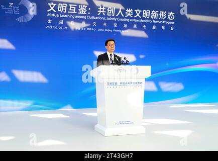Peking, China. Oktober 2023. Der chinesische Vizepräsident Han Zheng spricht auf der siebten Jahreskonferenz des Taihu World Cultural Forum am 27. Oktober 2023 in Peking, der Hauptstadt Chinas. Quelle: Ding Lin/Xinhua/Alamy Live News Stockfoto