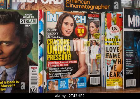 Barnes & Noble Booksellers auf der Fifth Avenue in New York City hat eine große Auswahl an Büchern und Zeitschriften, USA 2023 Stockfoto