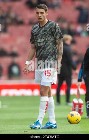 Oktober 2023; Emirates Stadium, London, England; Premier League Football, Arsenal gegen Sheffield United; Jakub Kiwior von Arsenal während des warm Up Stockfoto