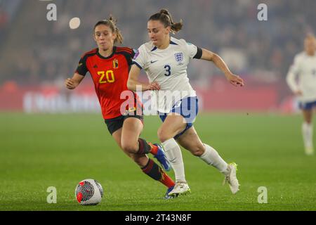 Leicester, Großbritannien. 27. Oktober 2023. Niamh Charles beim Spiel der UEFA Women's Nations League zwischen England und Belgien im King Power Stadium. Stockfoto