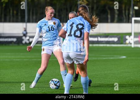 Tubize, Belgien. Oktober 2023. Margaux Martle (16) aus Belgien, dargestellt während eines Frauenfußballspiels zwischen den U19-Nationalmannschaften der Niederlande und Belgiens in der U19-Qualifikationsrunde der UEFA-Frauen am zweiten Spieltag in der Gruppe A6 am Samstag, den 28. Oktober 2023 in Tubize, Belgien. Quelle: Sportpix/Alamy Live News Stockfoto