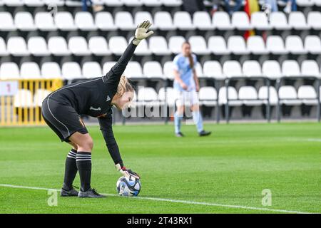 Tubize, Belgien. Oktober 2023. Torhüterin Lise Musique (1) aus Belgien, dargestellt während eines Frauenfußballspiels zwischen den Nationalmannschaften der Niederlande und Belgiens in der U19-Qualifikationsrunde der UEFA-Frauen am zweiten Spieltag in der Gruppe A6 am Samstag, den 28. Oktober 2023 in Tubize, Belgien. Quelle: Sportpix/Alamy Live News Stockfoto