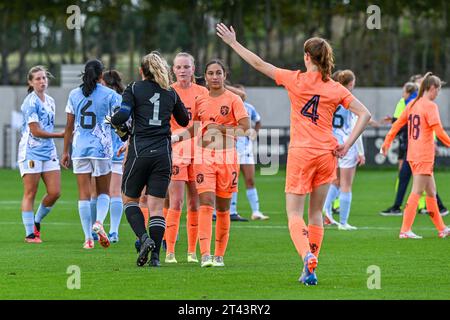 Tubize, Belgien. Oktober 2023. Die Spielerin wurde nach einem Frauenfußballspiel zwischen den Nationalmannschaften der Niederlande und Belgiens in der U19-Qualifikationsrunde der UEFA-Frauen am zweiten Spieltag in der Gruppe A6 am Samstag, den 28. Oktober 2023, in Tubize, Belgien, dargestellt. Quelle: Sportpix/Alamy Live News Stockfoto