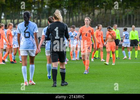 Tubize, Belgien. Oktober 2023. Die Spielerin wurde nach einem Frauenfußballspiel zwischen den Nationalmannschaften der Niederlande und Belgiens in der U19-Qualifikationsrunde der UEFA-Frauen am zweiten Spieltag in der Gruppe A6 am Samstag, den 28. Oktober 2023, in Tubize, Belgien, dargestellt. Quelle: Sportpix/Alamy Live News Stockfoto