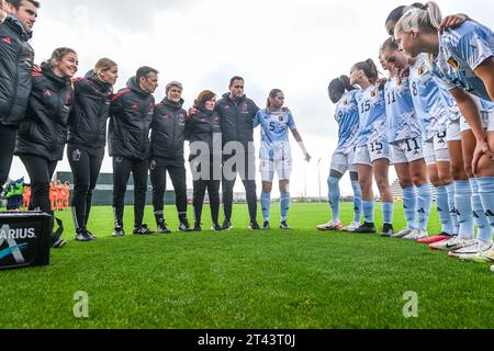Tubize, Belgien. Oktober 2023. Das Team Belgien wurde vor einem Frauenfußballspiel zwischen den Nationalmannschaften der Niederlande und Belgiens in der U19-Qualifikationsrunde der UEFA-Frauen am zweiten Spieltag in der Gruppe A6 am Samstag, den 28. Oktober 2023, in Tubize, Belgien gezeigt. Quelle: Sportpix/Alamy Live News Stockfoto
