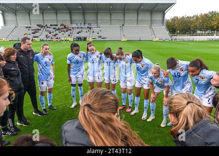Tubize, Belgien. Oktober 2023. Das Team Belgien wurde vor einem Frauenfußballspiel zwischen den Nationalmannschaften der Niederlande und Belgiens in der U19-Qualifikationsrunde der UEFA-Frauen am zweiten Spieltag in der Gruppe A6 am Samstag, den 28. Oktober 2023, in Tubize, Belgien gezeigt. Quelle: Sportpix/Alamy Live News Stockfoto