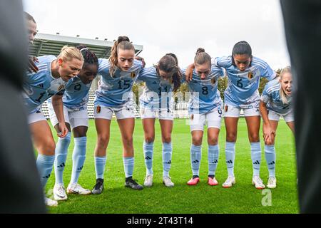 Tubize, Belgien. Oktober 2023. Das Team Belgien wurde vor einem Frauenfußballspiel zwischen den Nationalmannschaften der Niederlande und Belgiens in der U19-Qualifikationsrunde der UEFA-Frauen am zweiten Spieltag in der Gruppe A6 am Samstag, den 28. Oktober 2023, in Tubize, Belgien gezeigt. Quelle: Sportpix/Alamy Live News Stockfoto