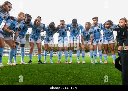 Tubize, Belgien. Oktober 2023. Das Team Belgien wurde vor einem Frauenfußballspiel zwischen den Nationalmannschaften der Niederlande und Belgiens in der U19-Qualifikationsrunde der UEFA-Frauen am zweiten Spieltag in der Gruppe A6 am Samstag, den 28. Oktober 2023, in Tubize, Belgien gezeigt. Quelle: Sportpix/Alamy Live News Stockfoto
