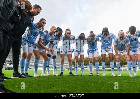 Tubize, Belgien. Oktober 2023. Das Team Belgien wurde vor einem Frauenfußballspiel zwischen den Nationalmannschaften der Niederlande und Belgiens in der U19-Qualifikationsrunde der UEFA-Frauen am zweiten Spieltag in der Gruppe A6 am Samstag, den 28. Oktober 2023, in Tubize, Belgien gezeigt. Quelle: Sportpix/Alamy Live News Stockfoto