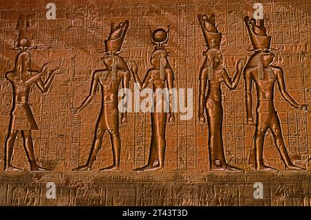 Der antike Tempel von Edfu am Ufer des Nils, Ägypten Stockfoto