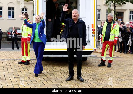 Andrea Kathrin Loewig und Thomas Rühmann beim Fanfest 25 Jahre in aller Freundschaft in der Medienstadt Leipzig. Leipzig, 28.10.2023 *** Andrea Kathrin Loewig und Thomas Rühmann beim Fanfestival 25 Jahre in aller Freundschaft in der Medienstadt Leipzig Leipzig, 28 10 2023 Foto:XR.xStoffelsx/xFuturexImagex iaf 3023 Credit: Imago/Alamy Live News Stockfoto