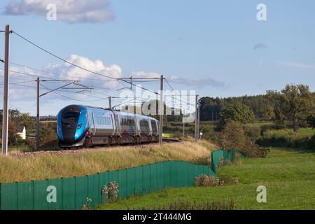 Erster TransPennine Express-Zug der Baureihe 802 Hitachi AT300 in Cumbria an der Westküste Stockfoto