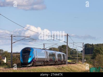 Erster TransPennine Express-Zug der Baureihe 802 Hitachi AT300 in Cumbria an der Westküste Stockfoto