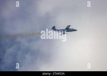 Leszno, Polen - 17. Juni 2023: Antidotum Airshow Leszno 2023 und Show von fliegendem Hubschrauber und Flugzeugen allein und in einer Gruppe Stockfoto