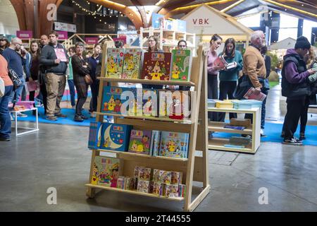 Kortrijk, Belgien. Oktober 2023. Die Abbildung zeigt die Buchmesse Boektopia in Kortrijk am Samstag, den 28. Oktober 2023. BELGA FOTO NICOLAS MAETERLINCK Credit: Belga News Agency/Alamy Live News Stockfoto