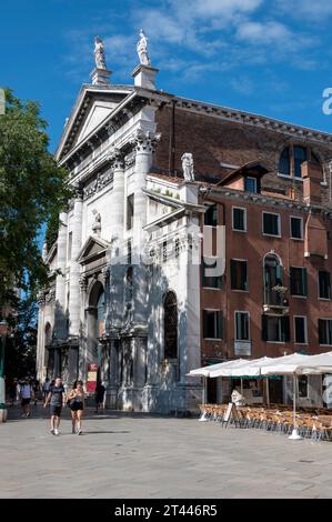 Die Kirche San Vidal befindet sich zwischen Camp S. Stefano, einem großen Stadtplatz und der Ponte dell'Accademia in Venedig in der Region Veneto im Norden I Stockfoto