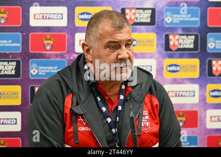 Shaun Wane Head Coach of England bei der Pressekonferenz nach dem Rugby League International Match England gegen Tonga im John Smith's Stadium, Huddersfield, Großbritannien, 28. Oktober 2023 (Foto: Craig Thomas/News Images) Stockfoto