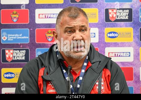 Shaun Wane Head Coach of England bei der Pressekonferenz nach dem Rugby League International Match England gegen Tonga im John Smith's Stadium, Huddersfield, Großbritannien, 28. Oktober 2023 (Foto: Craig Thomas/News Images) in , am 28.10.2023. (Foto: Craig Thomas/News Images/SIPA USA) Stockfoto