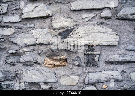 Nahaufnahme einer strukturierten Steinmauer an einem sehr alten Gebäude Stockfoto