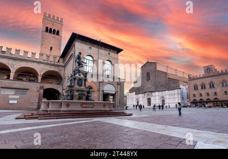 Bologna, Italien. Piazza del Nettuno und Piazza Maggiore in Bologna, Italien Wahrzeichen in der historischen Provinz Emilia-Romagna. Stockfoto