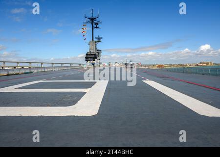 Corpus Christi, Texas, USA - 12. Oktober 2023: USS Lexington Aircraft Carrier in Corpus Christi Bay, Texas, USA Stockfoto