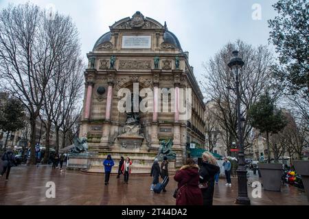 Ein atemberaubendes Stadtbild von Paris, Frankreich, mit seiner ikonischen Architektur und seinem pulsierenden urbanen Charme. Stockfoto