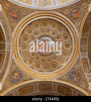 GENOVA, ITALIEN - 7. MÄRZ 2023: Das Fresko in der Seitenkuppel der Kirche Chiesa di San Sisto aus dem 19. MÄRZ. Cent. Stockfoto