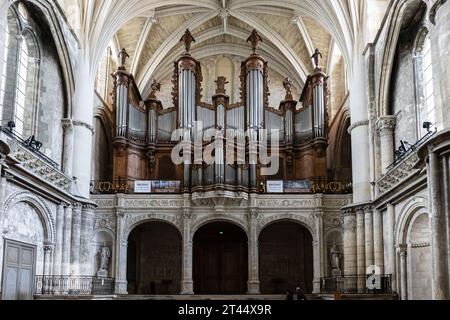 Große Orgel der Primatialkirche St. Andreas in Bordeaux, Frankreich Stockfoto
