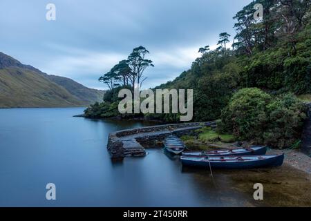 Doo Lough ist ein See im Connemara-Nationalpark im County Galway, Irland. Er ist einer der vielen Seen der Twelve Bens. Stockfoto