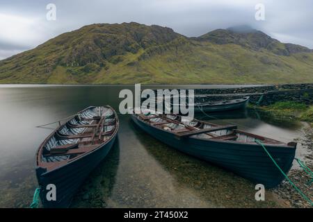 Doo Lough ist ein See im Connemara-Nationalpark im County Galway, Irland. Er ist einer der vielen Seen der Twelve Bens. Stockfoto