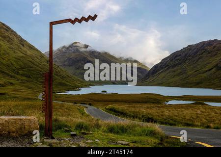 Doo Lough ist ein See im Connemara-Nationalpark im County Galway, Irland. Er ist einer der vielen Seen der Twelve Bens. Stockfoto