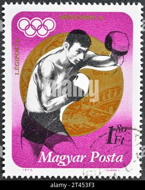 Gestempelte Briefmarke von Ungarn, die Goldmedaillengewinner György Gedo, Olympische Sommerspiele 1972 - München, um 1973 zeigt. Stockfoto