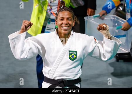 Santiago, Chile. Oktober 2023. Rafaela Silva feiert Gold in Jud? Bis? 57 kg während der Pan American Games in Santiago 2023, die heute Samstagmorgen (28) im Kontaktsportzentrum in Santiago de Chile stattfinden. Kredit: Rodolfo Buhrer/La Imagem/FotoArena/Alamy Live News Stockfoto