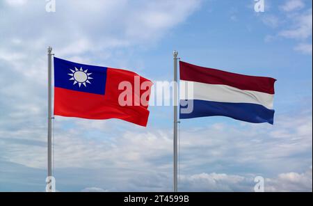 Die Flaggen der Niederlande und Taiwans schwenken zusammen auf blauem bewölktem Himmel, zwei Länder-Beziehungskonzept Stockfoto