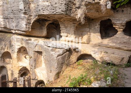 Besikli Höhle, Cradle Cave, Wahrzeichen in Hatay, Türkei. Erbaut im 1. Jahrhundert v. Chr., schützte das antike römische Höhlennetz vor Überschwemmungen Stockfoto