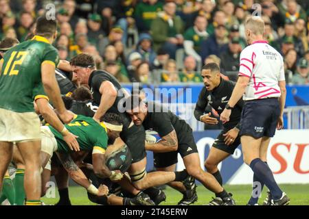 Saint Denis, Paris, Frankreich. Oktober 2023. Stade de France, Saint-Denis, Paris, Frankreich, 10. September 2023: CODiE Taylor (2 - Neuseeland) fährt beim Finale der Rugby-Weltmeisterschaft 2023 zwischen Neuseeland und Südafrika am Samstag, den 28. Oktober 2023, im Stade de France, Saint-Denis, Paris, Frankreich vor. (Claire Jeffrey/SPP) Guthaben: SPP Sport Pressefoto. /Alamy Live News Stockfoto