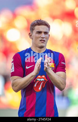 Barcelona, Spanien. Oktober 2023. Pablo Martin Paez Gavira (Gavi) (Barcelona) wurde vor dem Fußballspiel der spanischen Meisterschaft La Liga EA Sports zwischen Barcelona und Real Madrid, besser bekannt als El Clasico, im Stadion Olimpico de Montjuic gespielt. Endergebnis: Barcelona 1: 2 Real Madrid Credit: SOPA Images Limited/Alamy Live News Stockfoto