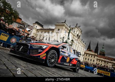 Prag, Deutschland. 26. Oktober 2023, während der FIA World Rally Championship WRC Central European Rally, treffen sie auf Zeremonial Start, Prag, Tschechische Republik 26 Oktober 2023 Credit: Independent Photo Agency/Alamy Live News Stockfoto