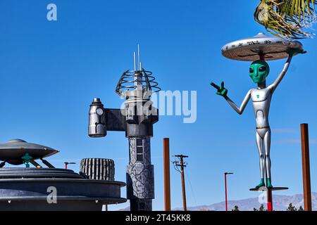 Baker, Kalifornien, USA. Januar 2019. Eine Attraktion am Straßenrand des Space Alien neben den neuen Fenstern im Alien Fresh Jerky Store in Baker California. (Kreditbild: © Ian L. Sitren/ZUMA Press Wire) NUR REDAKTIONELLE VERWENDUNG! Nicht für kommerzielle ZWECKE! Stockfoto