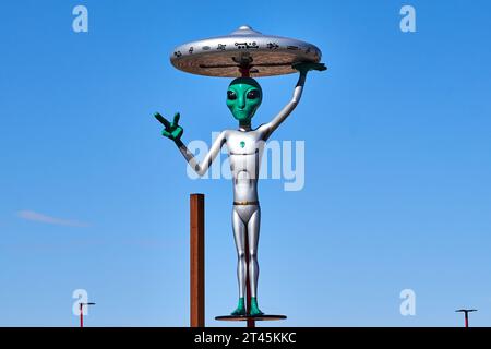 Baker, Kalifornien, USA. Januar 2019. Eine Space Alien-Attraktion am Straßenrand verdrängt den Alien Fresh Jerky Store in Baker California. (Kreditbild: © Ian L. Sitren/ZUMA Press Wire) NUR REDAKTIONELLE VERWENDUNG! Nicht für kommerzielle ZWECKE! Stockfoto