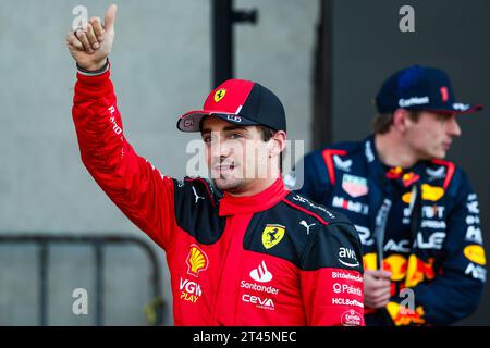 Mexiko-Stadt, Mexiko. Oktober 2023. LECLERC Charles (mco), Scuderia Ferrari SF-23, Porträt feiert Pole Position beim Formel 1 Grand Premio de la Ciudad de Mexico 2023, 19. Runde der Formel-1-Weltmeisterschaft 2023 vom 27. Bis 29. Oktober 2023 auf dem Autodromo Hermanos Rodriguez in Mexiko-Stadt, Mexiko - Foto Florent Gooden/DPPI Credit: DPPI Media/Alamy Live News Stockfoto