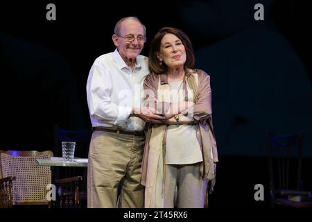 Maria Jose Goyanes und Emilio Gutierrez treten während der Präsentation der Show „Galdós amor“ im Theater Fernan Gomez in Madrid auf, 27. September 2023, Spanien mit: María Jose Goyanes, Emilio Gutierrez Wo: Madrid, Spanien Wann: 27. September 2023 Credit: Oscar Gonzalez/WENN Stockfoto