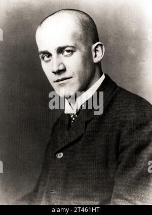 1909 , ÖSTERREICH : der gefeierte österreichische EXPRESSIONIST Maler, Dichter und Dramatiker OSKAR KOKOSCHKA ( 1886–1980 ). Porträt eines unbekannten Fotografen. - GESCHICHTE - FOTO STORICHE - ESPRESSIONISMO - ESPRESSIONISTA - EXPRESSIONISMUS - KUNST - ARTE - PITTURA - Malerei - PITTORE - Künstler - artista - Porträt - ritratto - Krawatte - Polka Dots - cravatta a a pois - Kragen - Colletto - DRAMMATURGO - TEATRO - THEATER - POESIA - POESIE - POETA --- ARCHIVIO GBB Stockfoto