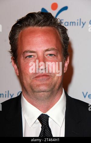 Beverly Hills, Ca. März 2023. Matthew Perry bei der 33. Jährlichen Silver Circle Gala der Venice Family Clinic im Regent Beverly Wilshire Hotel am 9. März 2015 in Beverly Hills, Kalifornien. Quelle: David Edwards/Daily Celeb/Media Punch/Alamy Live News Stockfoto